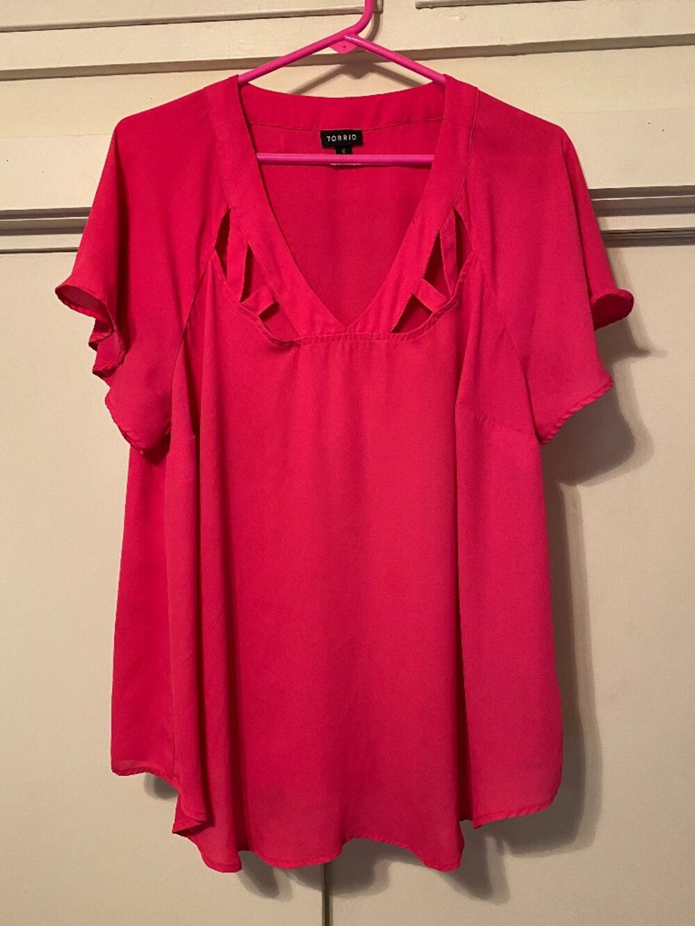 Torrid, hot pink flowy sleeve blouse w/front cut outs, size 0